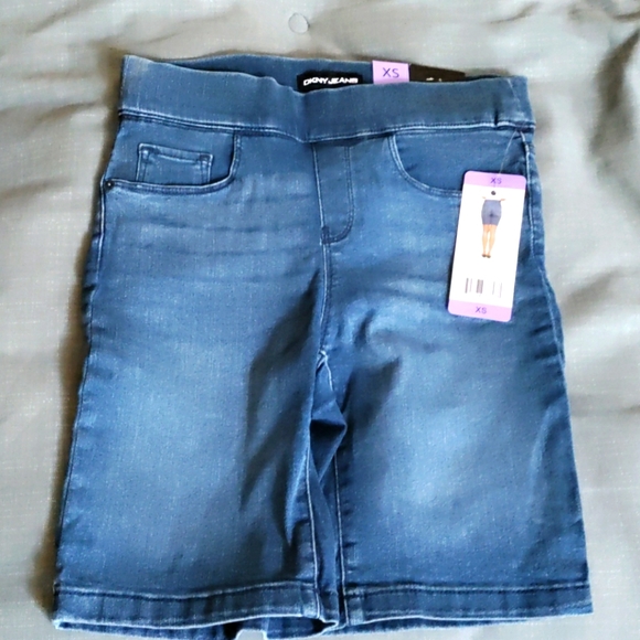 DKNY Jeans Ladies' Pull On Bermuda Short - Picture 2 of 7